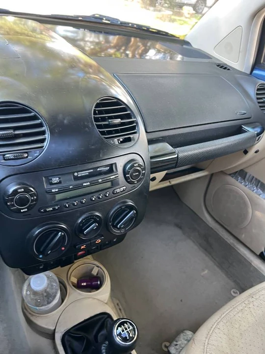 2003 Volkswagen Beetle (1980-2003) - Image 6 of 11