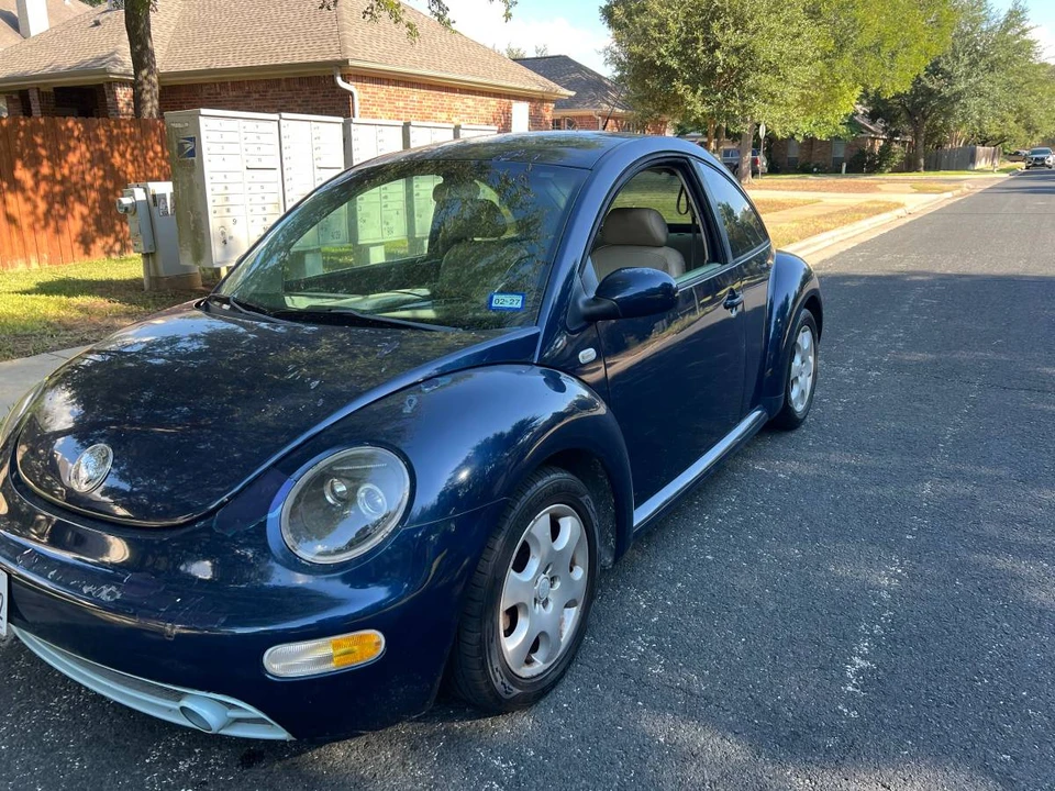 2003 Volkswagen Beetle (1980-2003) - Image 9 of 11