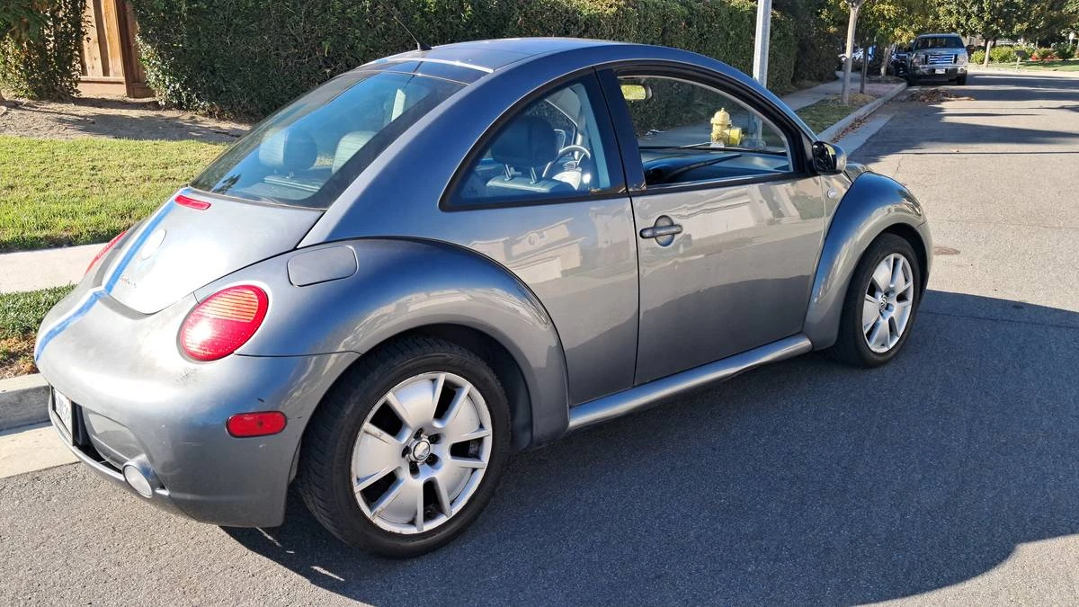 2003 Volkswagen Beetle (1980-2003) - Image 2 of 3