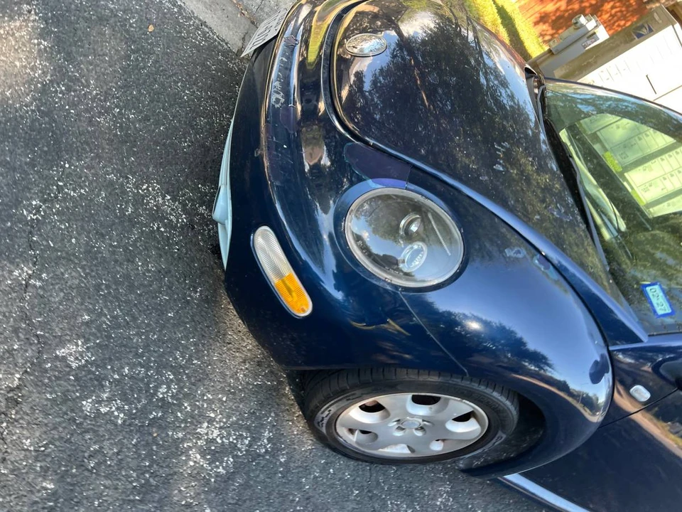 2003 Volkswagen New Beetle - Image 8 of 10