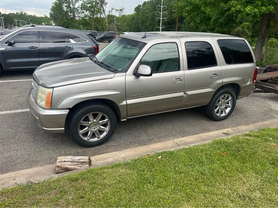 2003 Cadillac Escalade & EXT 2nd Gen - Image 2 of 9