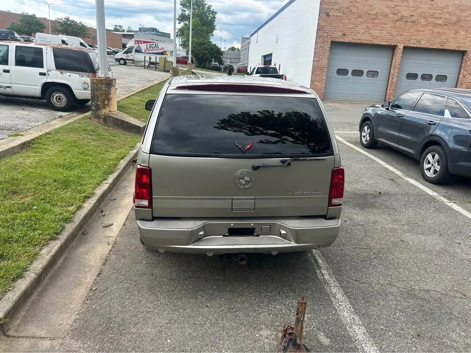 2003 Cadillac Escalade & EXT 2nd Gen - Image 4 of 9