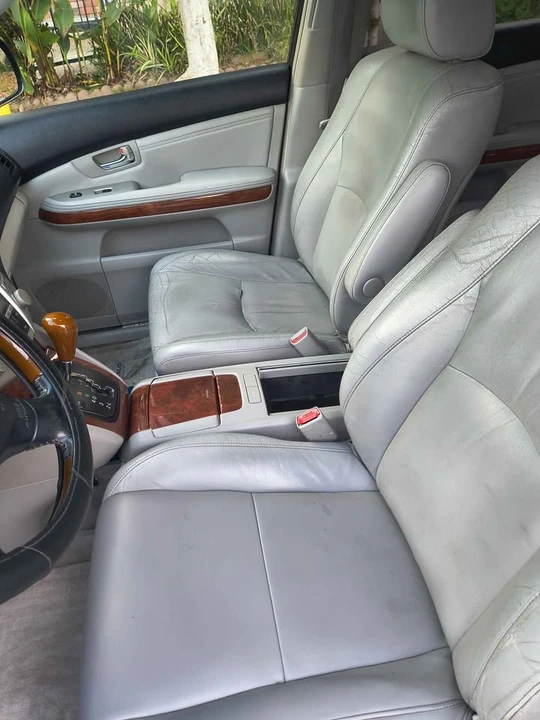 2004 Lexus RX 2nd Gen - Image 12 of 19