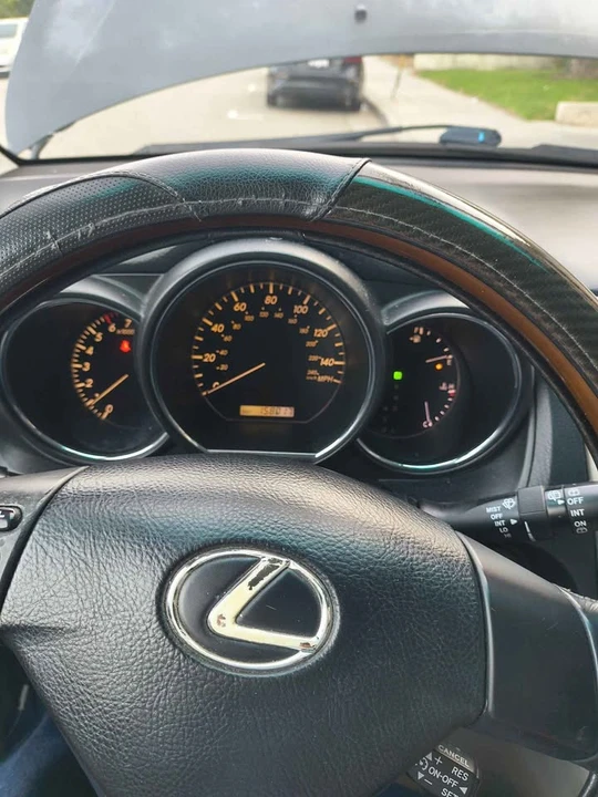 2004 Lexus RX 2nd Gen - Image 8 of 19