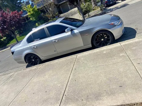 2004 BMW 525i
