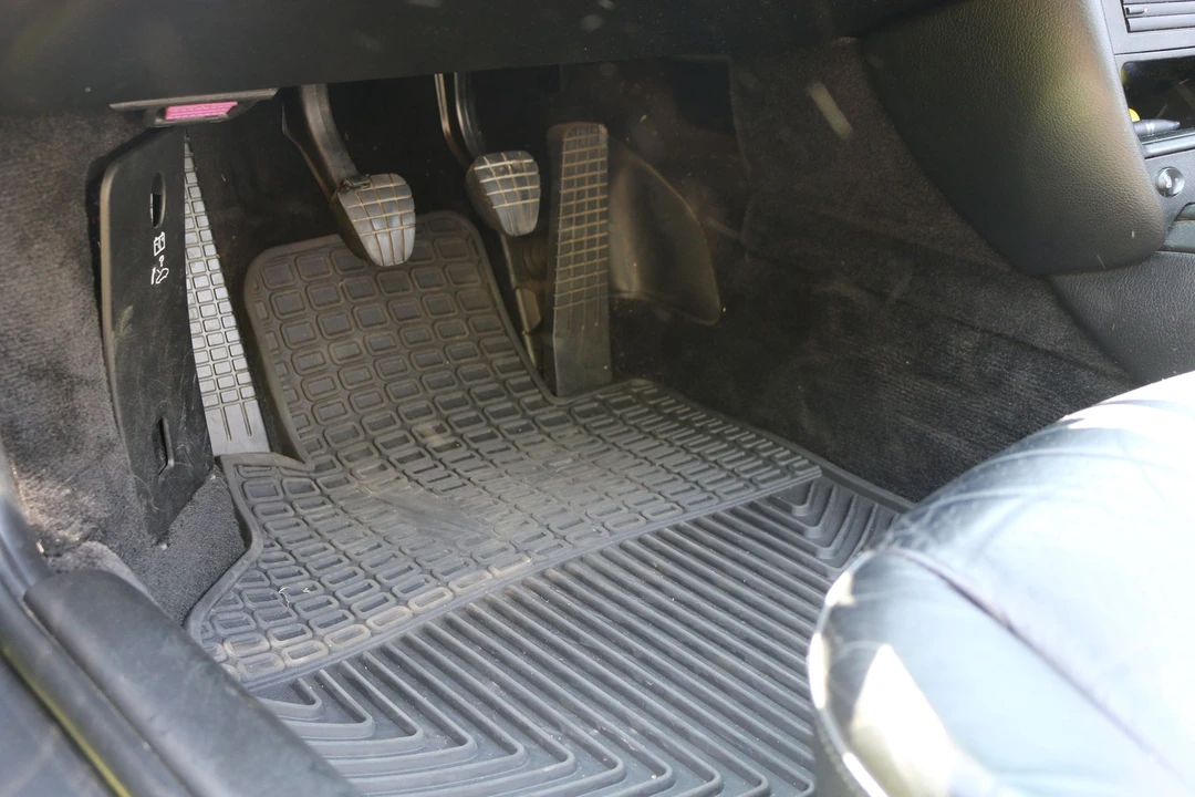 2004 Porsche 996 Carrera - Image 23 of 24