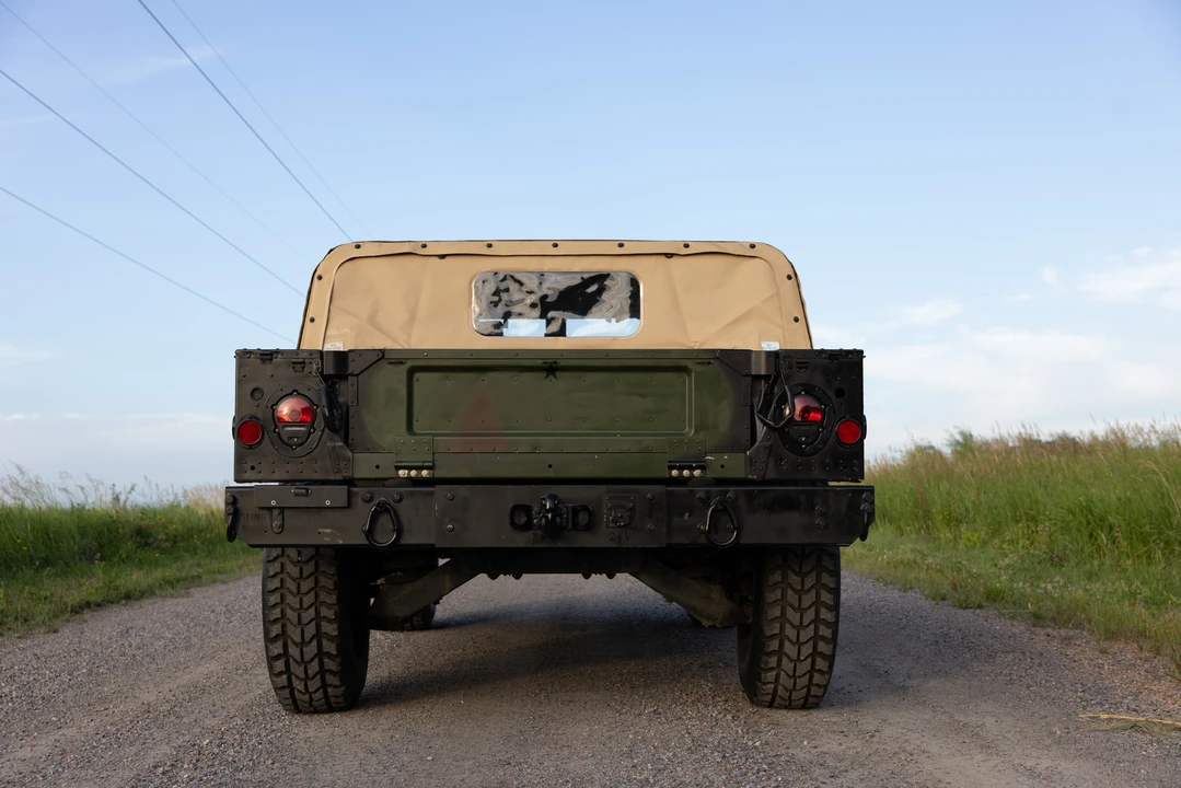 2004 Hummer HMMWV - Image 6 of 31