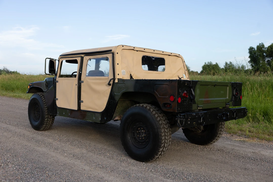2004 Hummer HMMWV - Image 4 of 31
