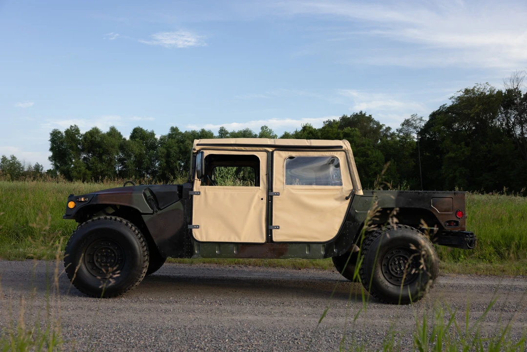 2004 Hummer HMMWV - Image 3 of 31