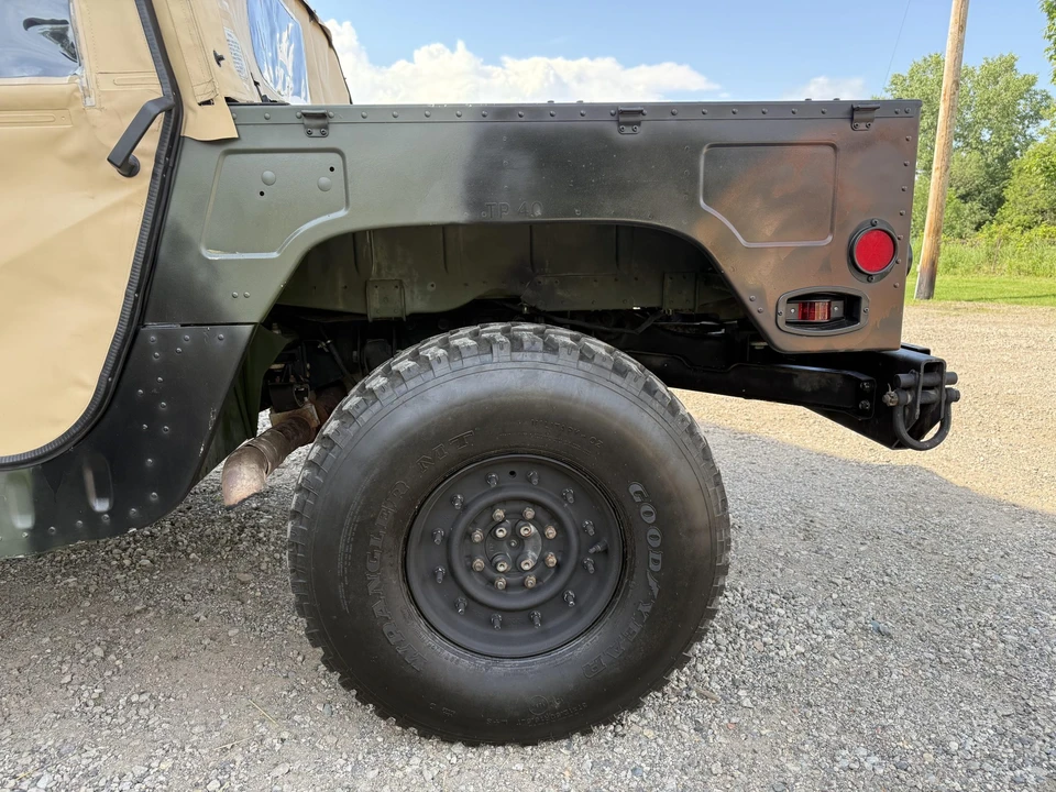 2004 Hummer HMMWV - Image 29 of 31