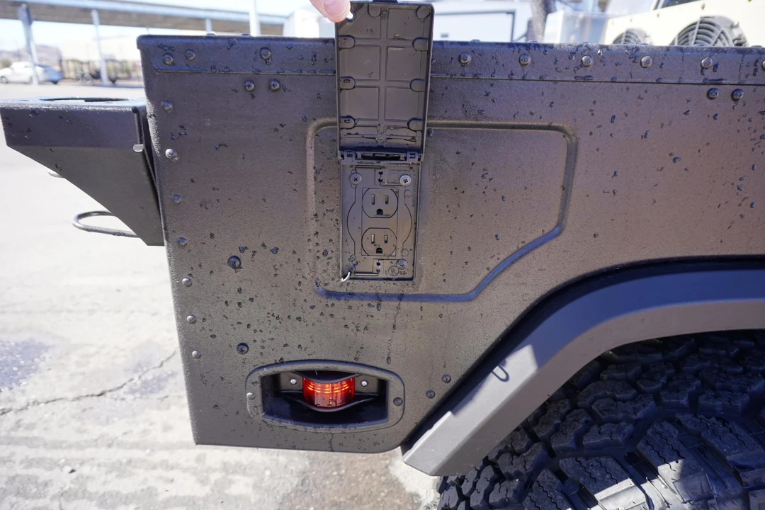 2004 Hummer HMMWV - Image 21 of 31