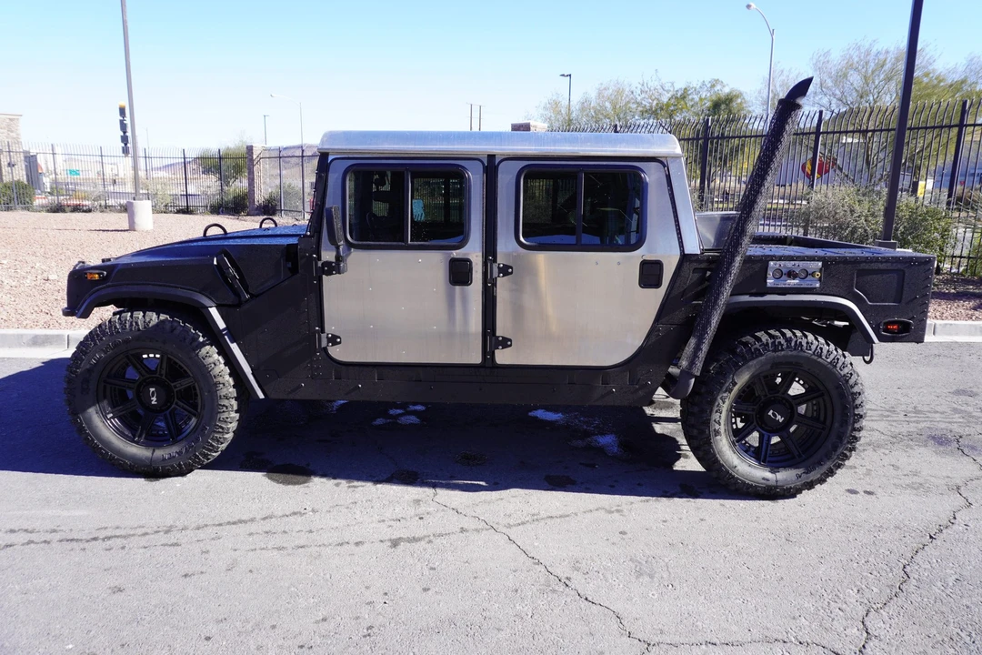 2004 Hummer HMMWV - Image 11 of 31