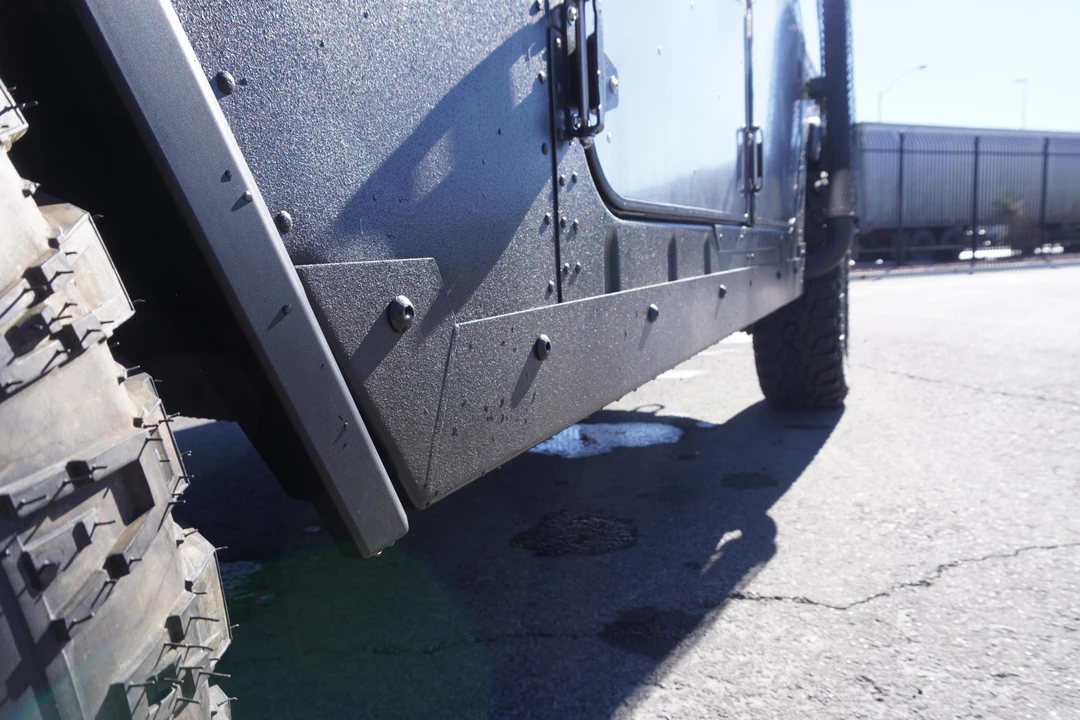 2004 Hummer HMMWV - Image 13 of 31