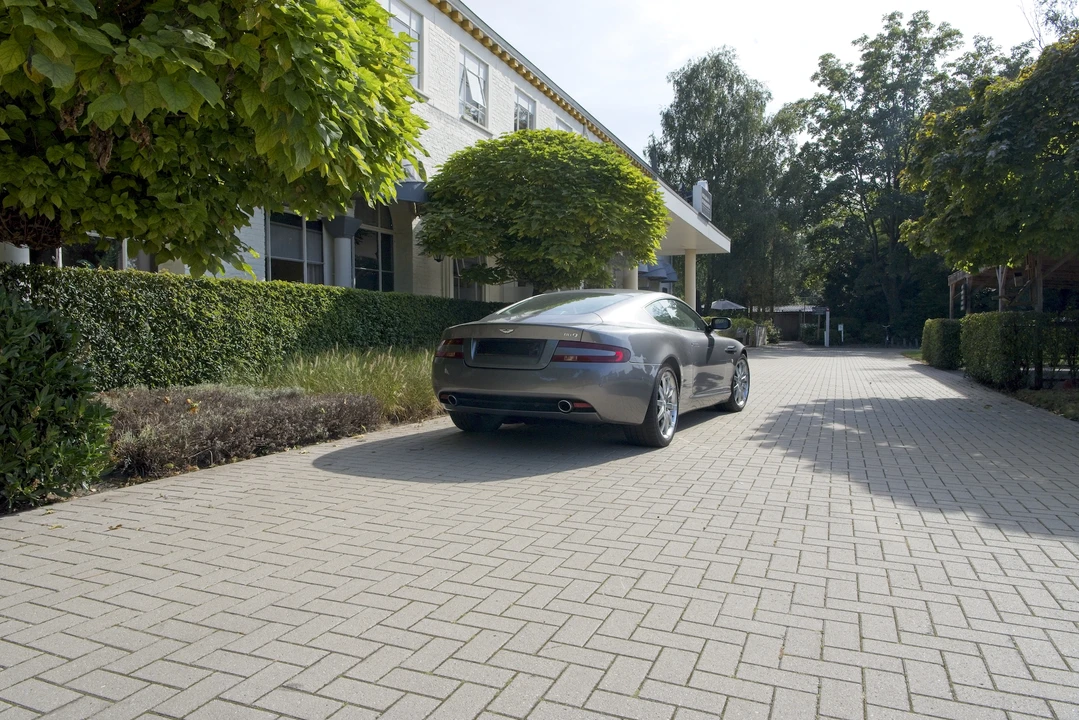 2004 Aston Martin DB9 - Image 26 of 31
