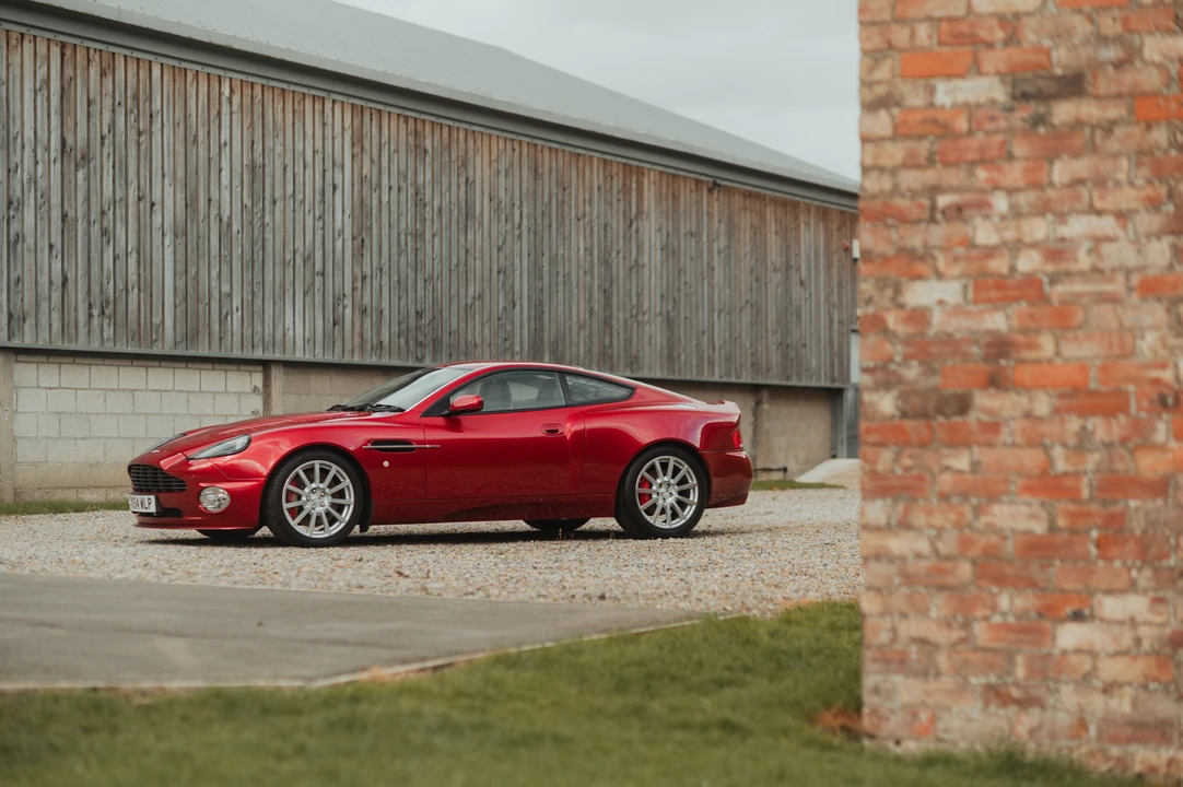 2004 Aston Martin Vanquish 1st Gen - Image 14 of 31