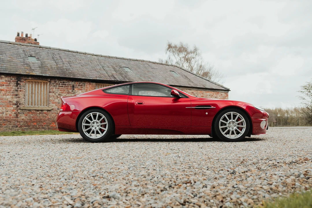 2004 Aston Martin Vanquish 1st Gen - Image 27 of 31