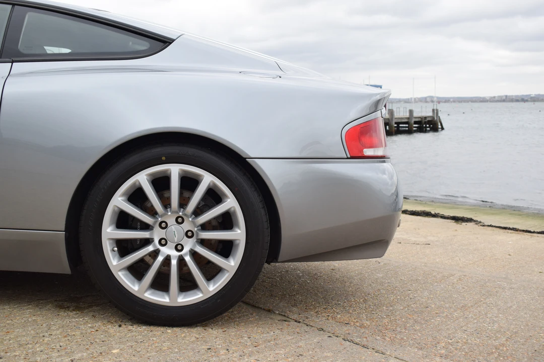 2004 Aston Martin Vanquish 1st Gen - Image 13 of 31