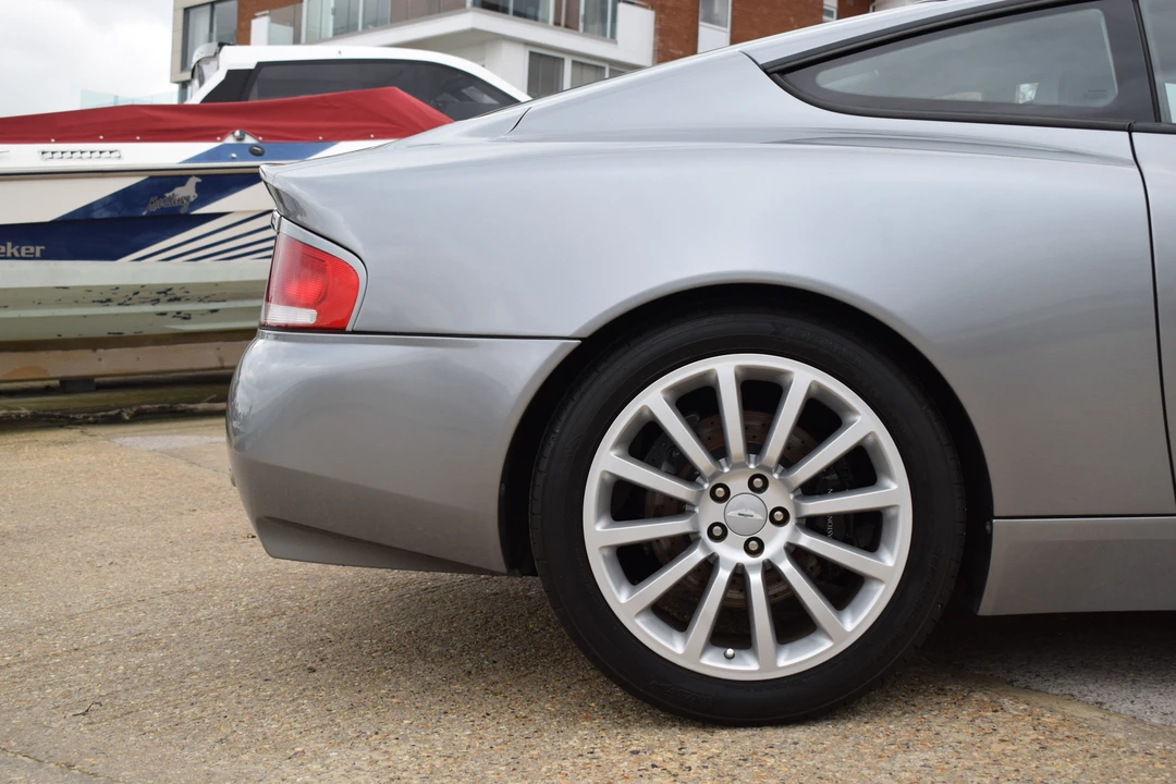 2004 Aston Martin Vanquish 1st Gen - Image 14 of 31