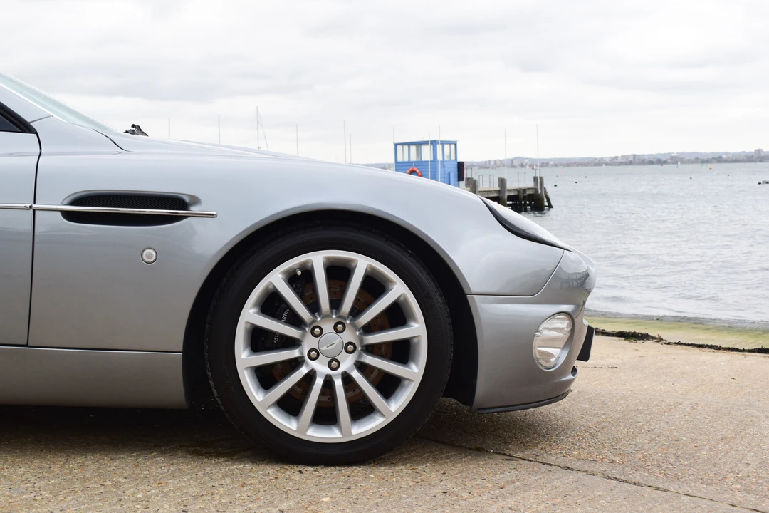 2004 Aston Martin Vanquish 1st Gen - Image 28 of 31