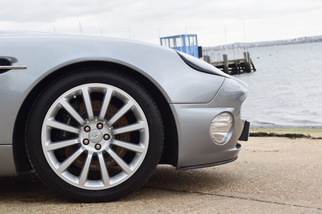 2004 Aston Martin Vanquish 1st Gen - Image 29 of 31