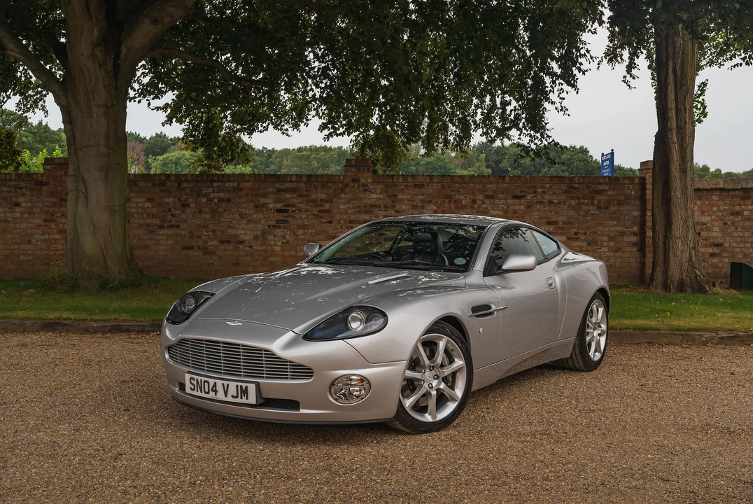 2004 Aston Martin Vanquish 1st Gen - Image 10 of 31