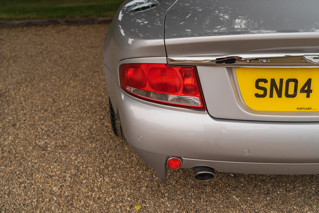 2004 Aston Martin Vanquish 1st Gen - Image 25 of 31