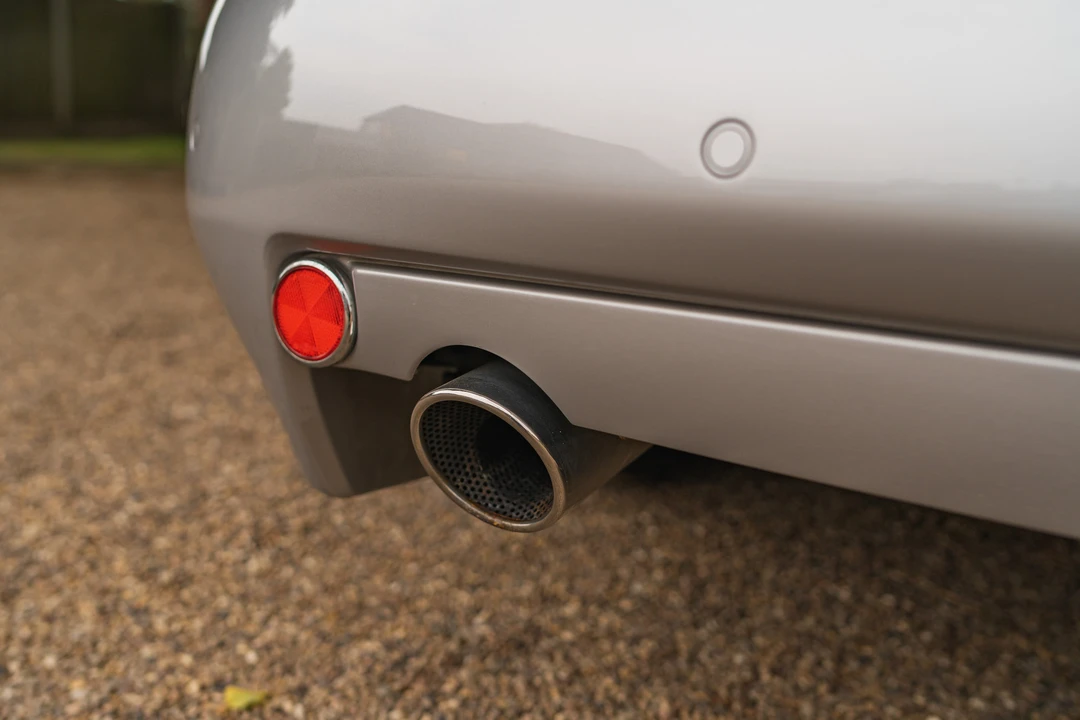 2004 Aston Martin Vanquish 1st Gen - Image 27 of 31