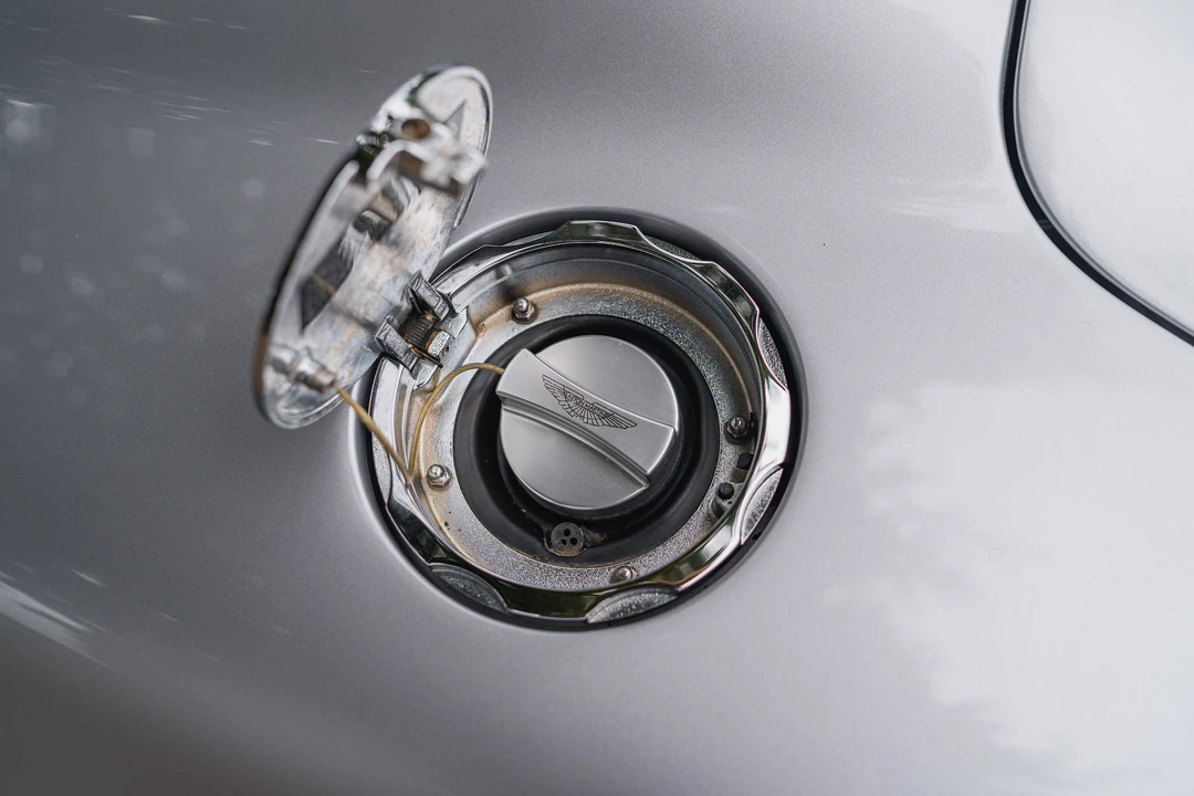 2004 Aston Martin Vanquish 1st Gen - Image 23 of 31