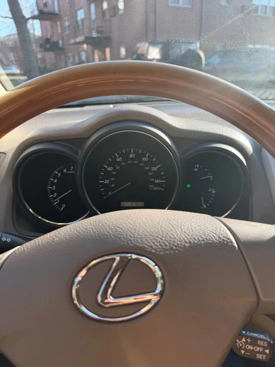 2004 Lexus RX 2nd Gen - Image 4 of 4