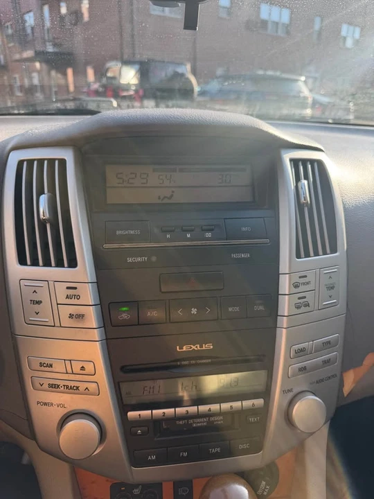 2004 Lexus RX 2nd Gen - Image 3 of 4
