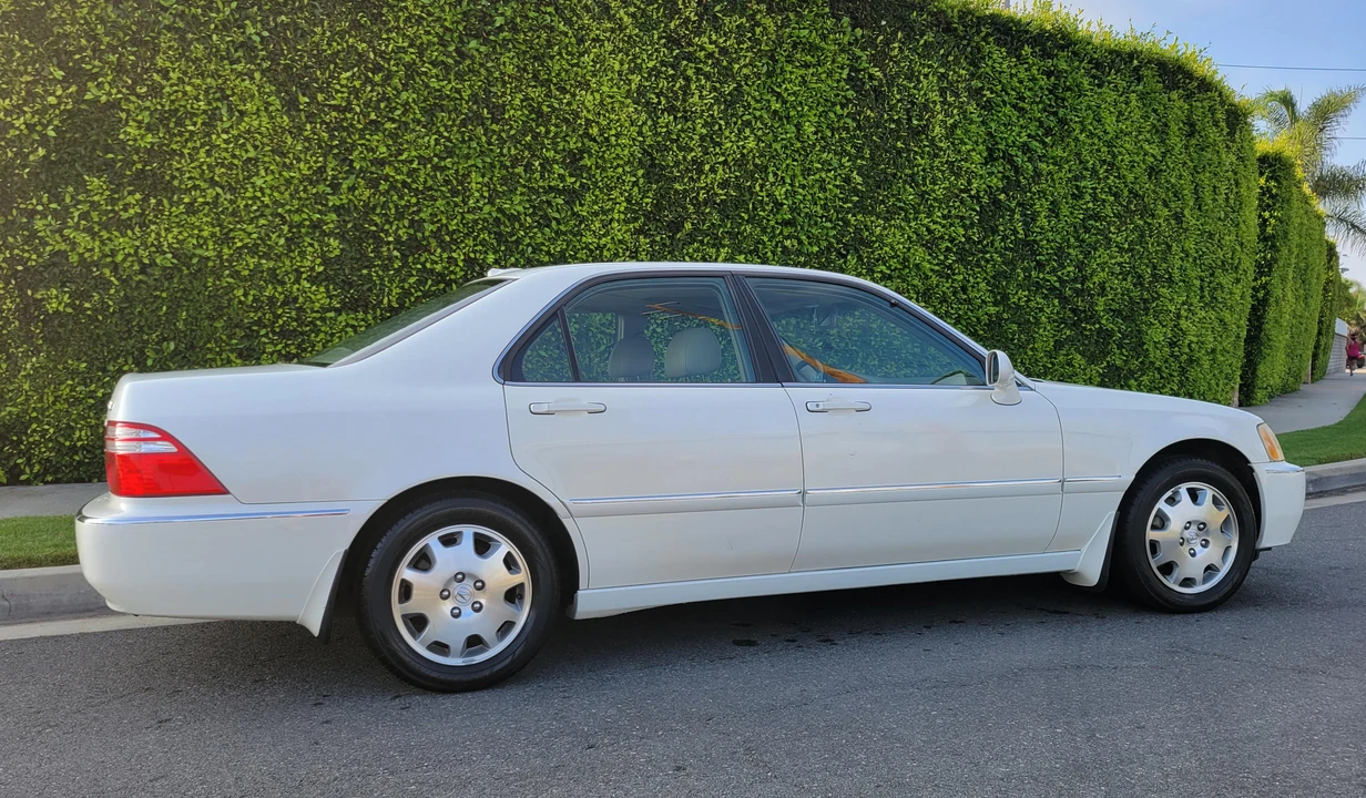 2004 Acura RL 1st Gen - Image 17 of 31
