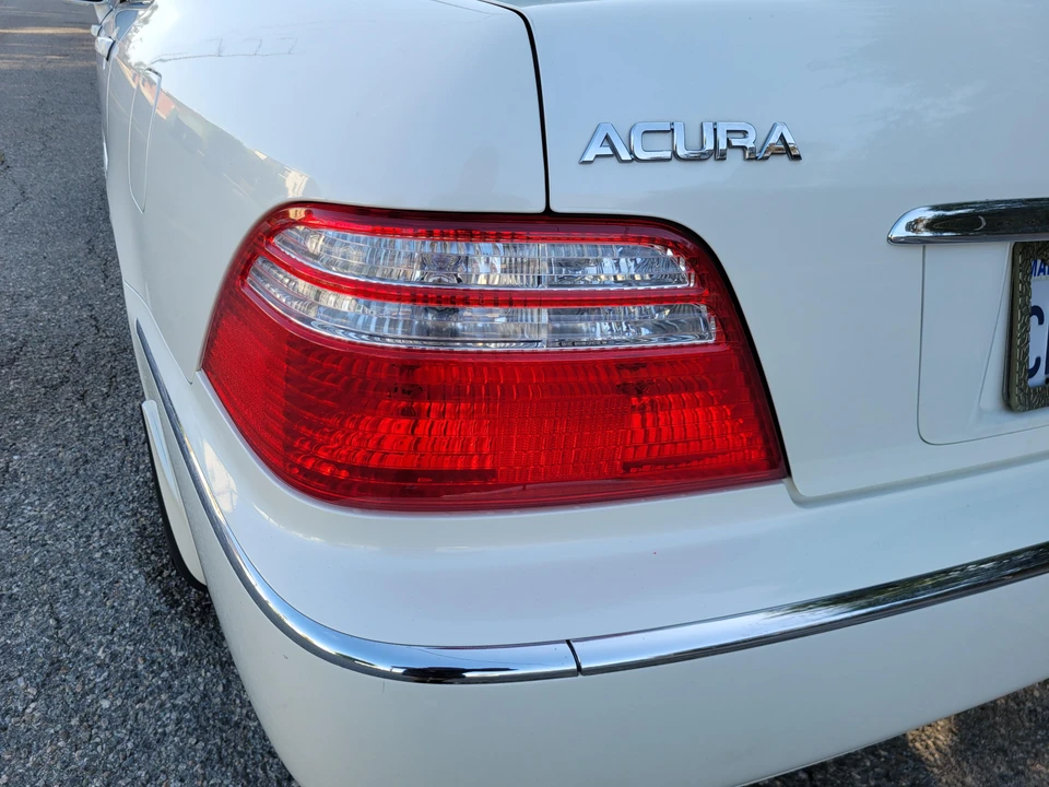 2004 Acura RL 1st Gen - Image 26 of 31