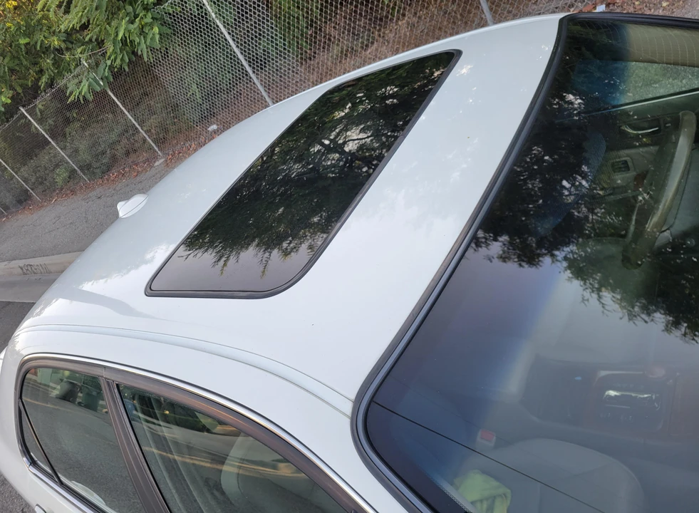 2004 Acura RL 1st Gen - Image 29 of 31