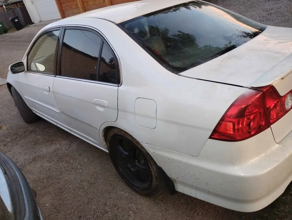 2004 Acura EL - Image 2 of 4