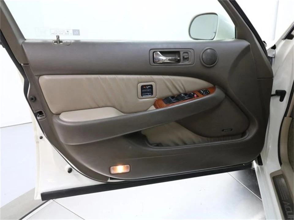 2004 Acura RL 1st Gen - Image 21 of 31