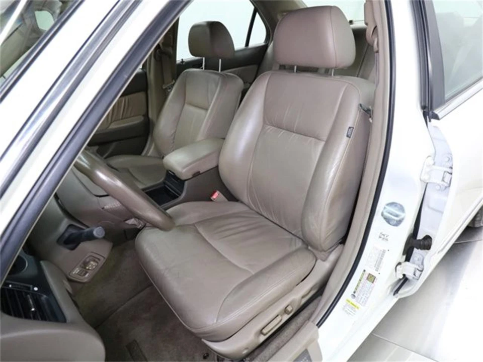 2004 Acura RL 1st Gen - Image 16 of 31