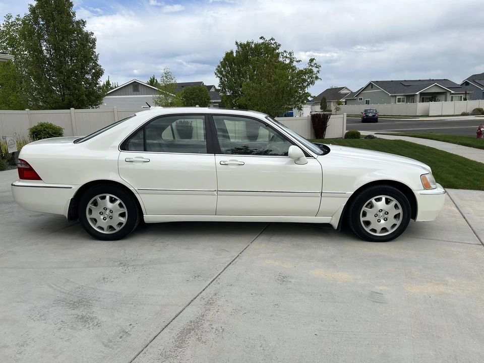 2004 Acura RL 1st Gen - Image 11 of 31