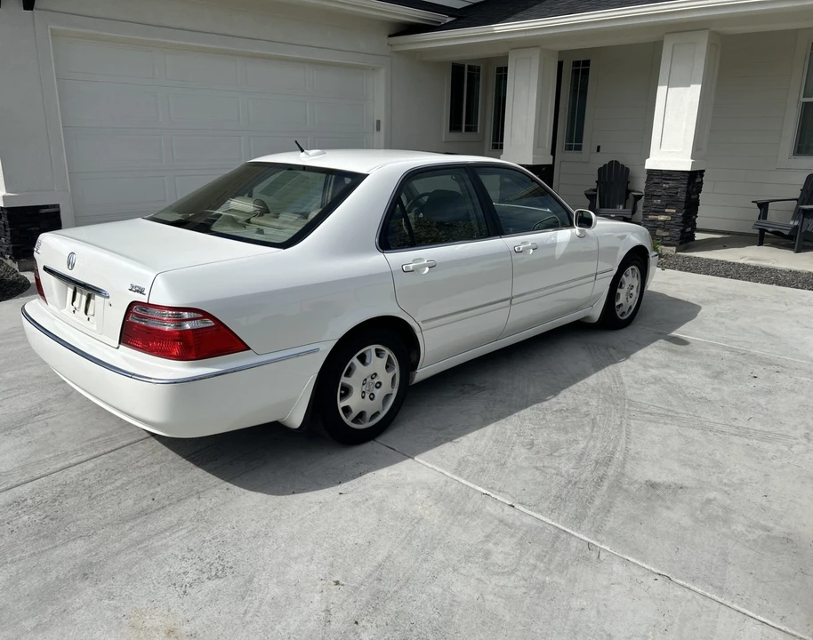 2004 Acura RL 1st Gen - Image 10 of 31