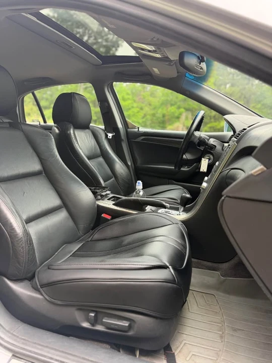 2004 Acura TL 3rd Gen - Image 13 of 15