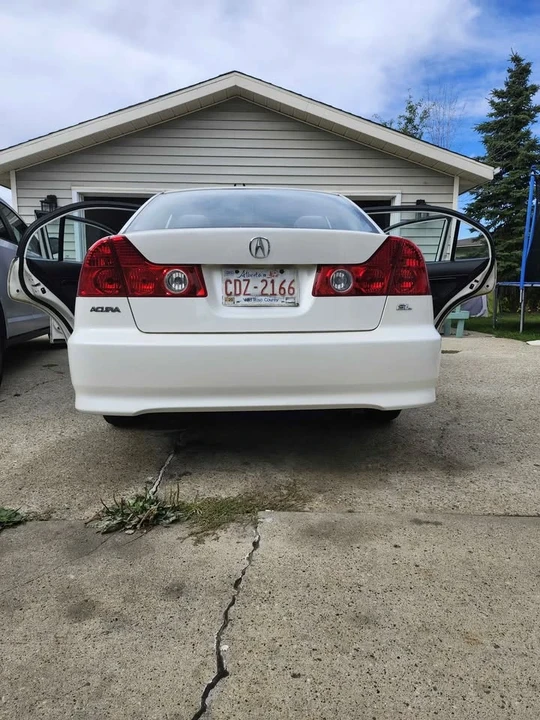 2004 Acura EL - Image 2 of 19