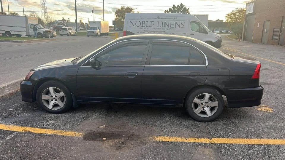 2004 Acura EL - Image 2 of 4