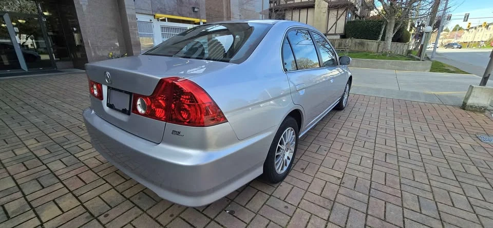 2004 Acura EL - Image 2 of 16