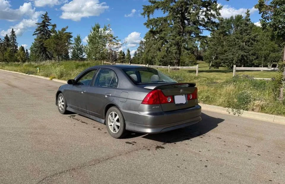 2004 Acura EL - Image 2 of 5