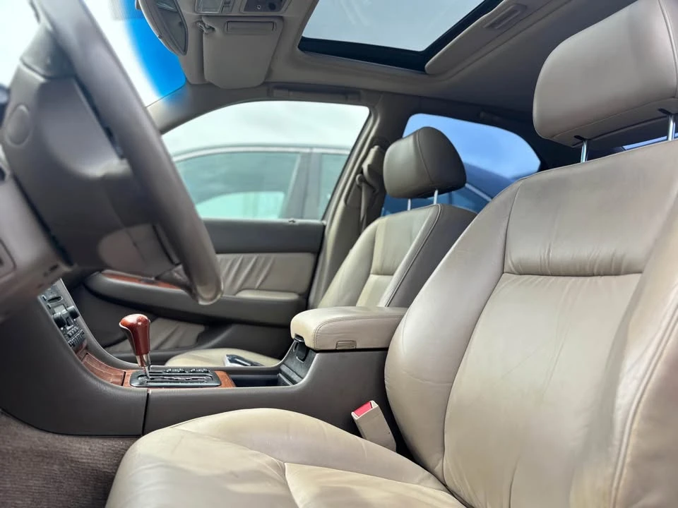 2004 Acura RL 1st Gen - Image 4 of 5