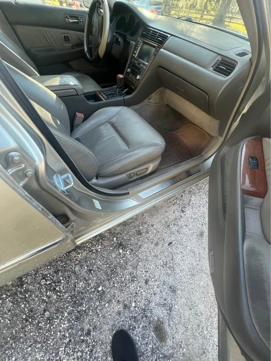 2004 Acura RL 1st Gen - Image 6 of 7