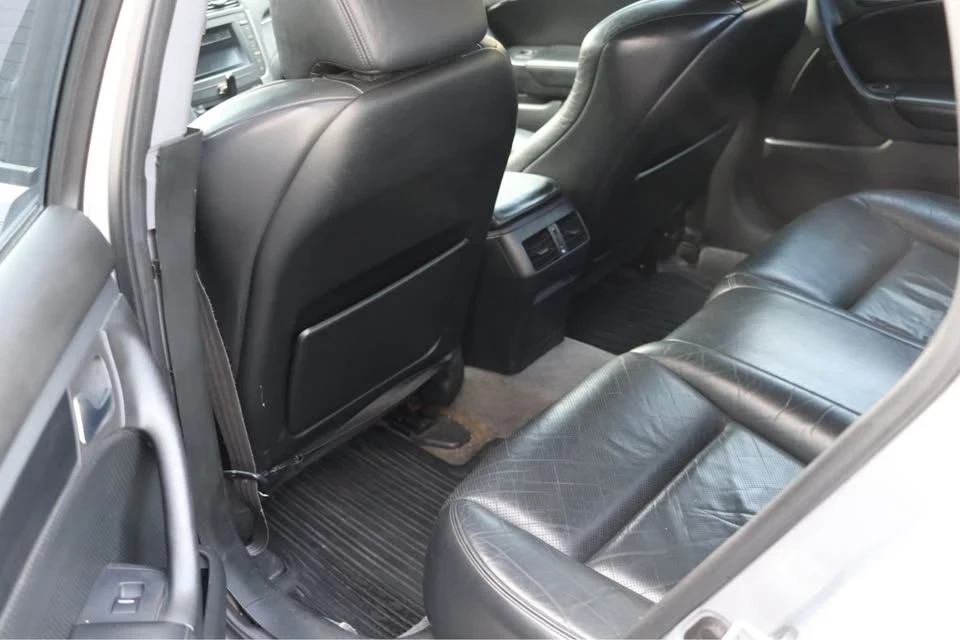 2004 Acura TL 3rd Gen - Image 10 of 15