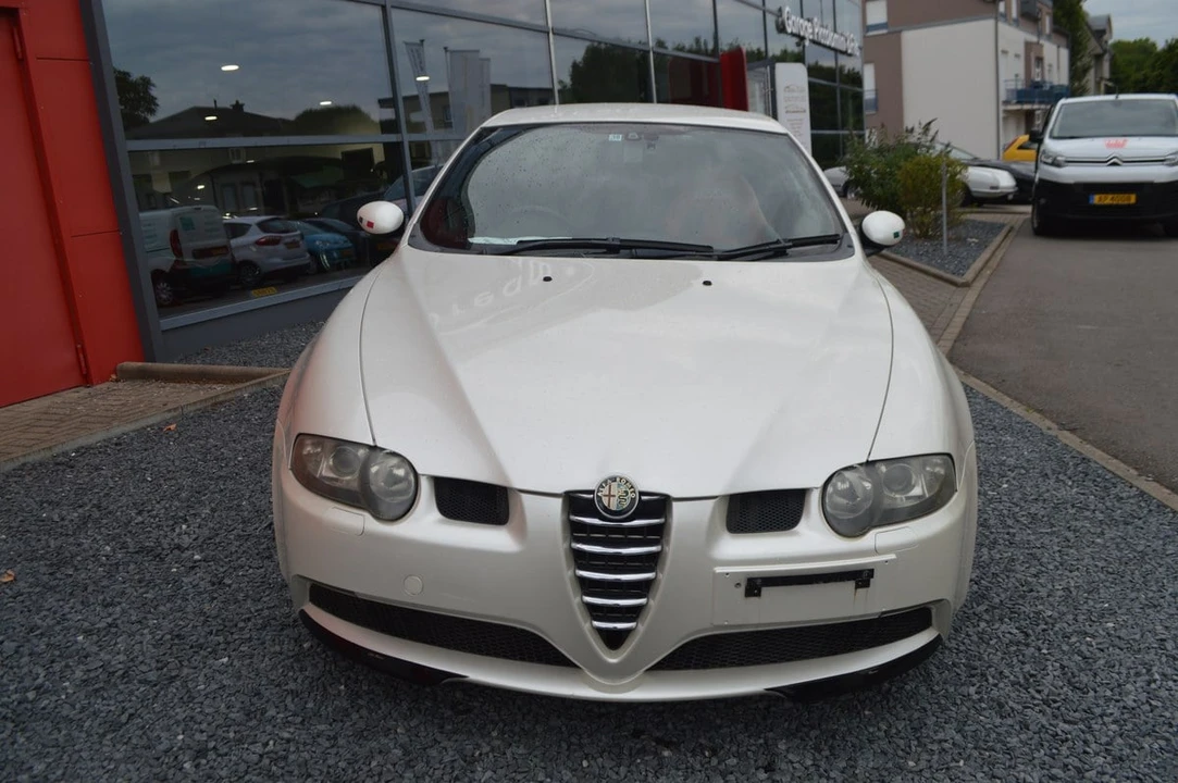2004 Alfa Romeo 147 GTA - Image 2 of 30