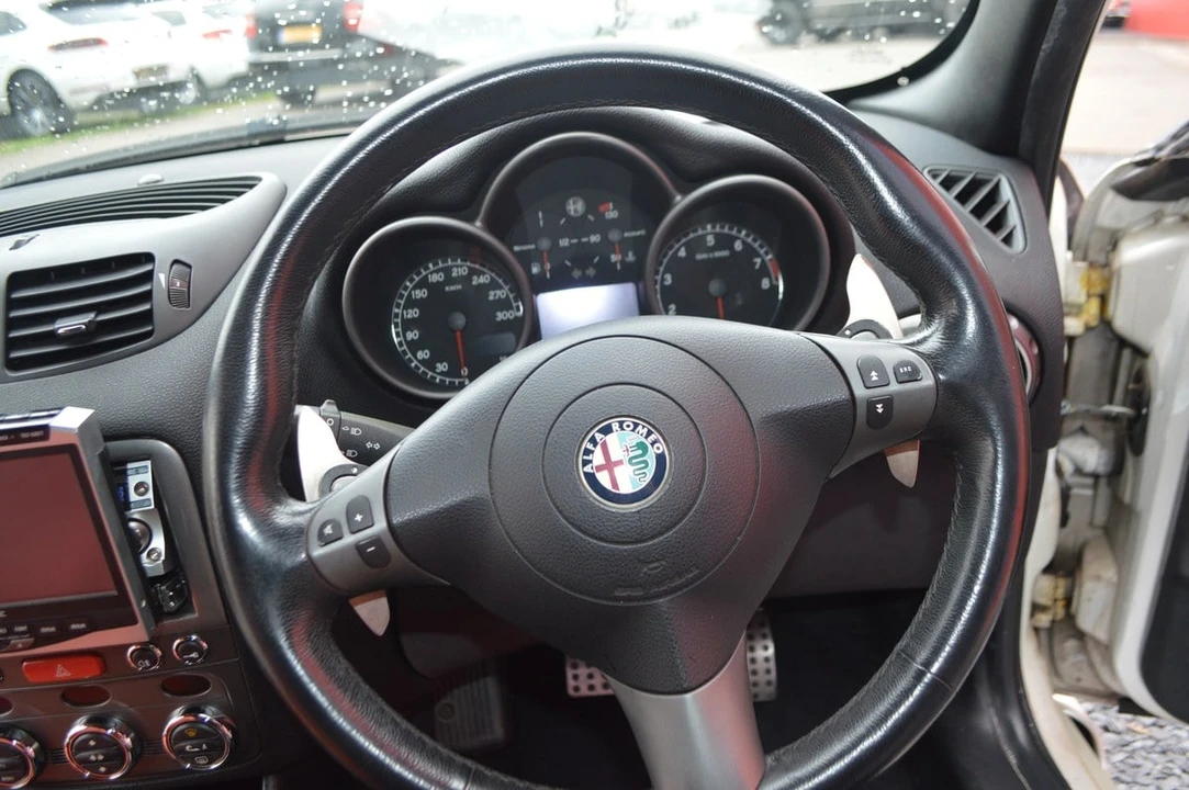 2004 Alfa Romeo 147 GTA - Image 15 of 30