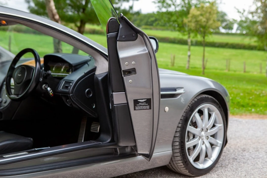 2004 Aston Martin DB9 - Image 20 of 30