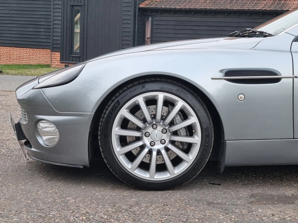 2004 Aston Martin Vanquish 1st Gen - Image 17 of 30